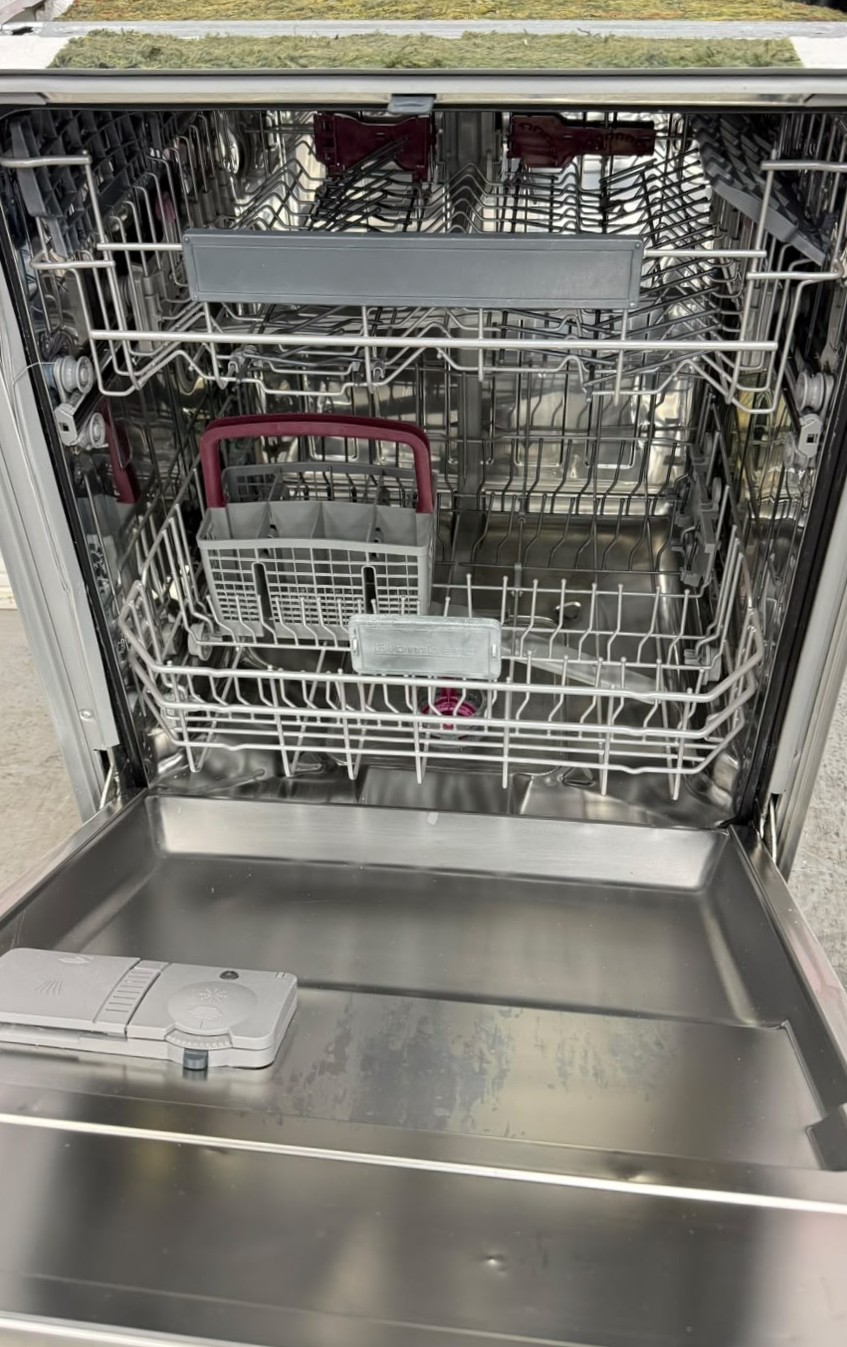 Used Blomberg 24" Built-In Panel Ready Dishwasher DW55100FBI For Sale Used Blomberg 24" Built-In Panel Ready Dishwasher DW55100FBI For Sale