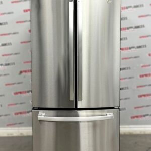 Floor Model GE 33” French Door Refrigerator GNE25DYRLKFS SKU: EAS27815 For Sale