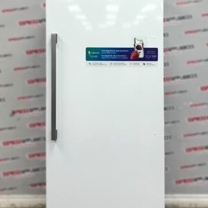 Open Box Hisense 33” Convertible Refrigerator/Freezer FV21C7HWE For Sale