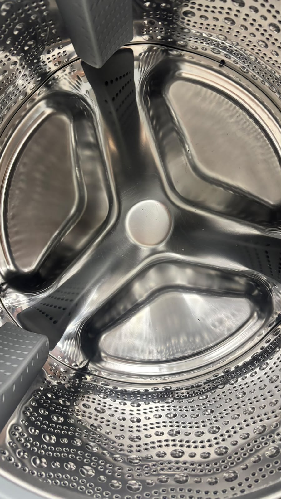 Used Bosch 24” Front Load Washer and Ventless Dryer Stackable Set WAT28400UC/20 WTG86400UC/08 For Sale Used Bosch 24” Front Load Washer and Ventless Dryer Stackable Set WAT28400UC/20 WTG86400UC/08 For Sale