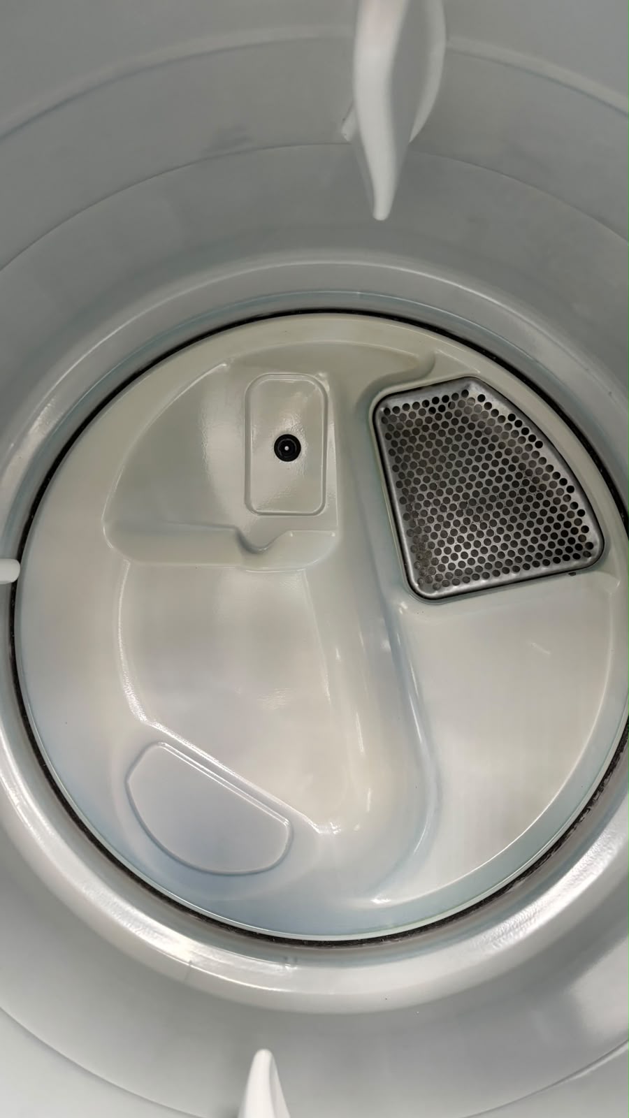 Used Whirlpool 27” Front Load Washer and Electric Dryer Stackable Set WFW6605MC1 YWED6605MC0 For Sale Used Whirlpool 27” Front Load Washer and Electric Dryer Stackable Set WFW6605MC1 YWED6605MC0 For Sale