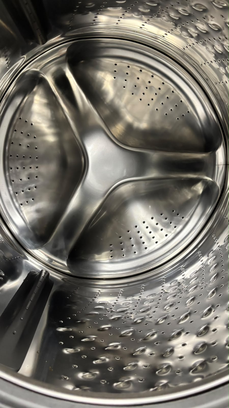 Used Whirlpool 27” Front Load Washer and Electric Dryer Stackable Set WFW6605MC1 YWED6605MC0 For Sale Used Whirlpool 27” Front Load Washer and Electric Dryer Stackable Set WFW6605MC1 YWED6605MC0 For Sale